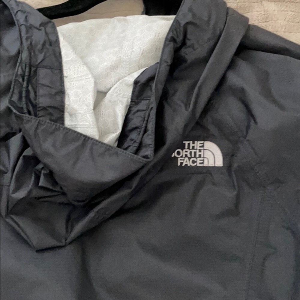 North face women’s rain jacket - Picture 4 of 4